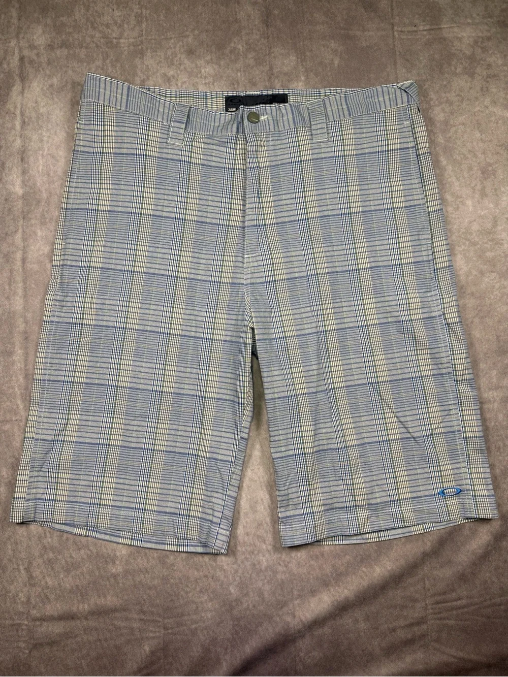 EUC Vintage Oakley Men's Light Blue and Gray Plaid Flat Front Shorts - 38”